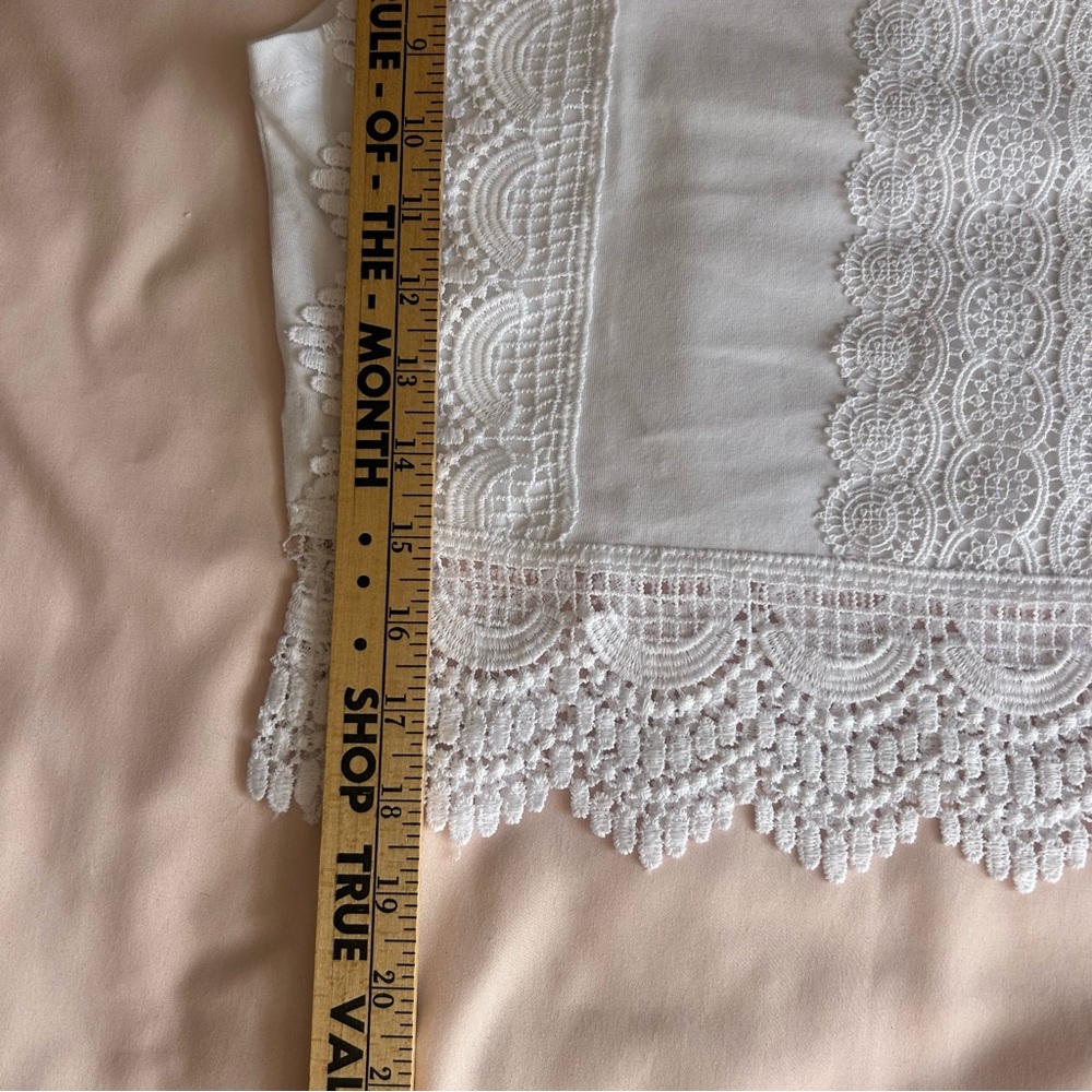 NWT Francesca’s White Lace Crochet Crop Top – Size Medium - Picture 4 of 4